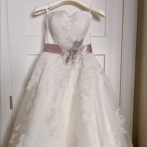 Beautiful Wedding Dress - Never Use.